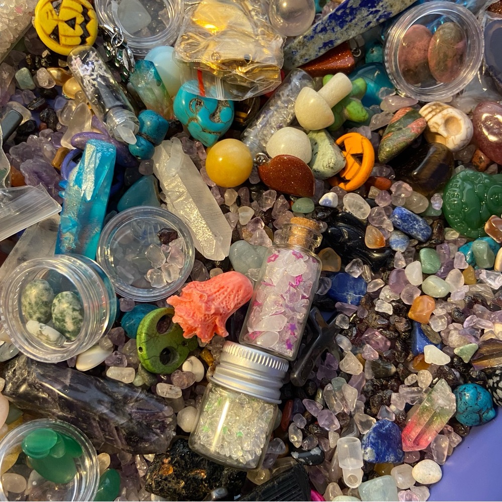 Assorted Gemstones and Crystals mystery box Lilly’s lucky scoops 1/2 pound - Picture 5 of 10